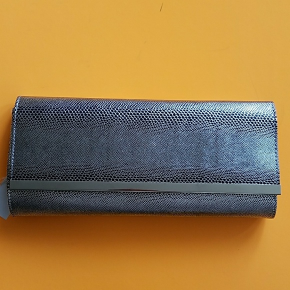 NWT SILVER CLUTCH BAG - Picture 1 of 6